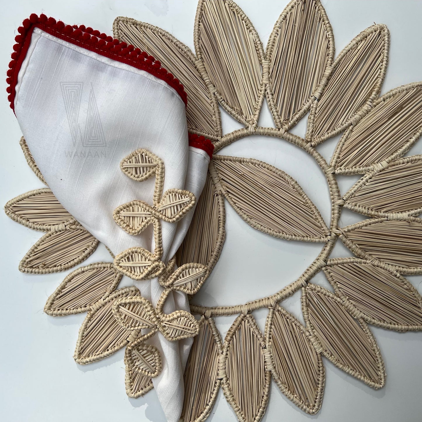 Leaf Napkin Ring Style, Iraca Straw Napkin Ring, Handmade Napkin Ring from Colombia - Set of 4 OR 6 Napkin Rings