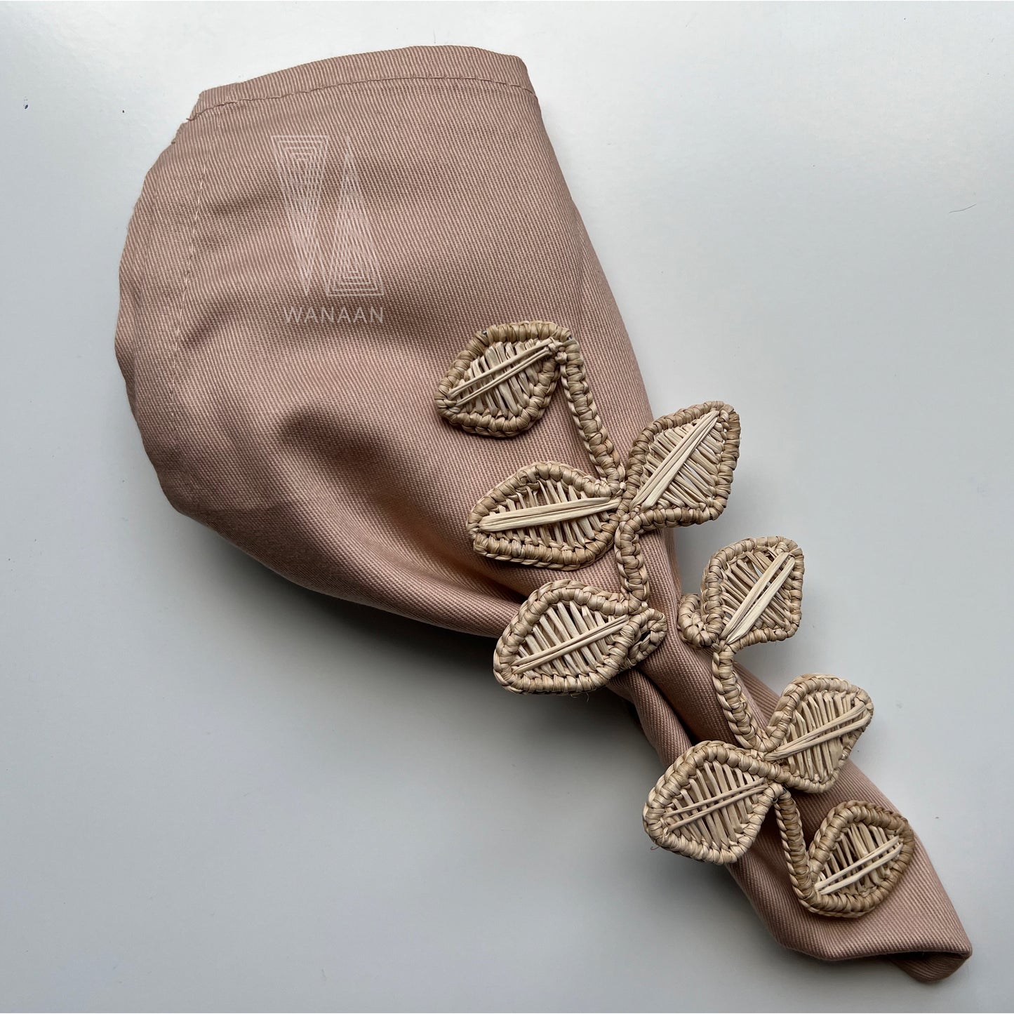 Leaf Napkin Ring Style, Iraca Straw Napkin Ring, Handmade Napkin Ring from Colombia - Set of 4 OR 6 Napkin Rings