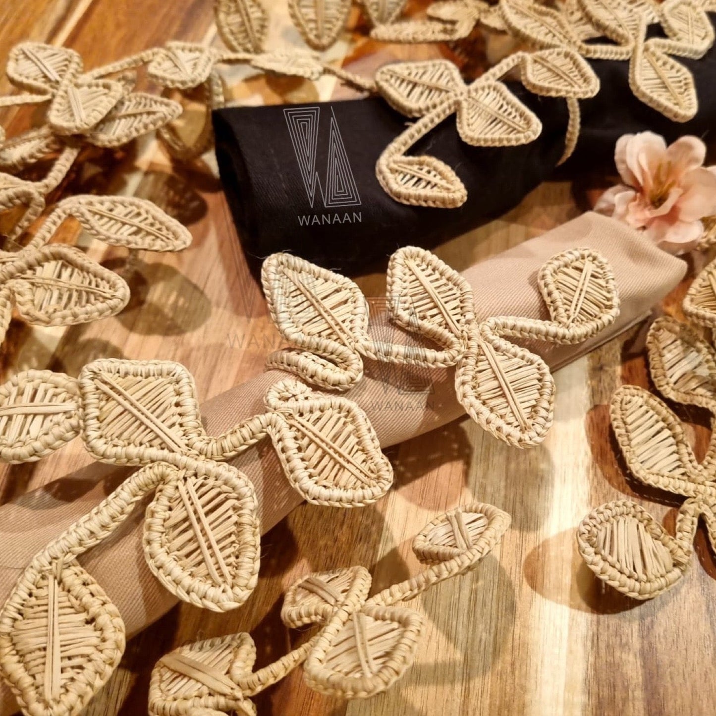 Leaf Napkin Ring Style, Iraca Straw Napkin Ring, Handmade Napkin Ring from Colombia - Set of 4 OR 6 Napkin Rings