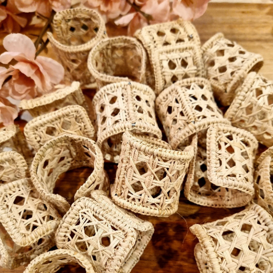 Coin Napkin Ring Style, Iraca Straw Napkin Ring, Handmade Napkin Ring from Colombia - Set of 4 OR 6 Napkin Rings