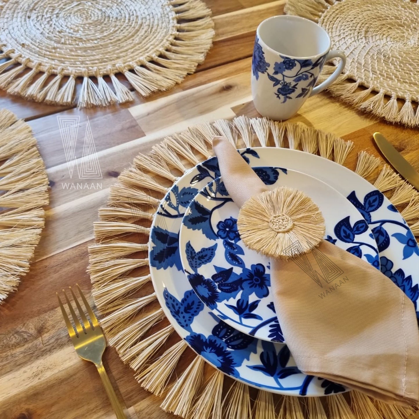 Shine Placemat Style, Handmade Iraca Palm Placemat, Table Decoration, Boho Table Setting from Colombia - Set of 4 or 6 Placemats