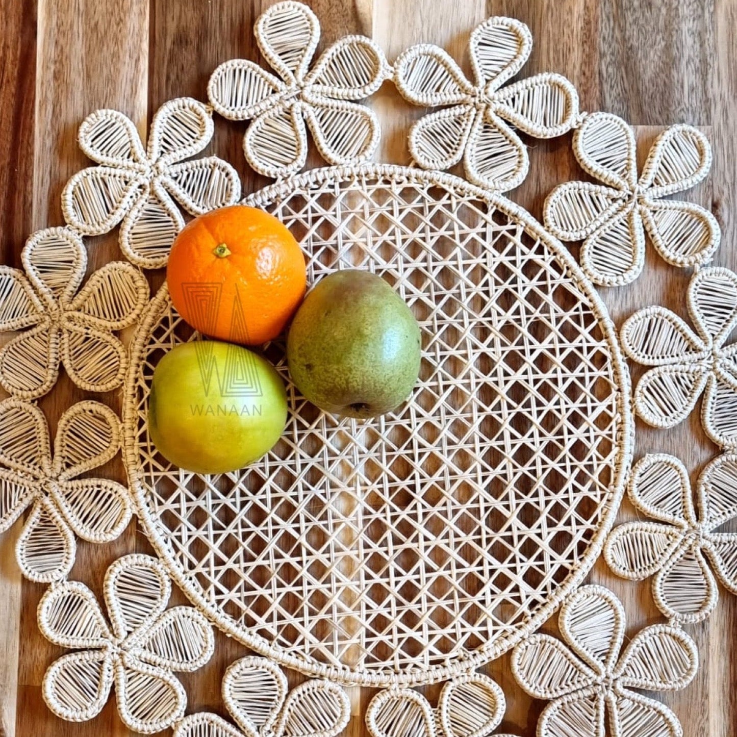 Lena Placemat Style, Handmade Iraca Palm Placemat, Table Decoration, Boho Table Setting from Colombia - Set of 4 or 6 Placemats