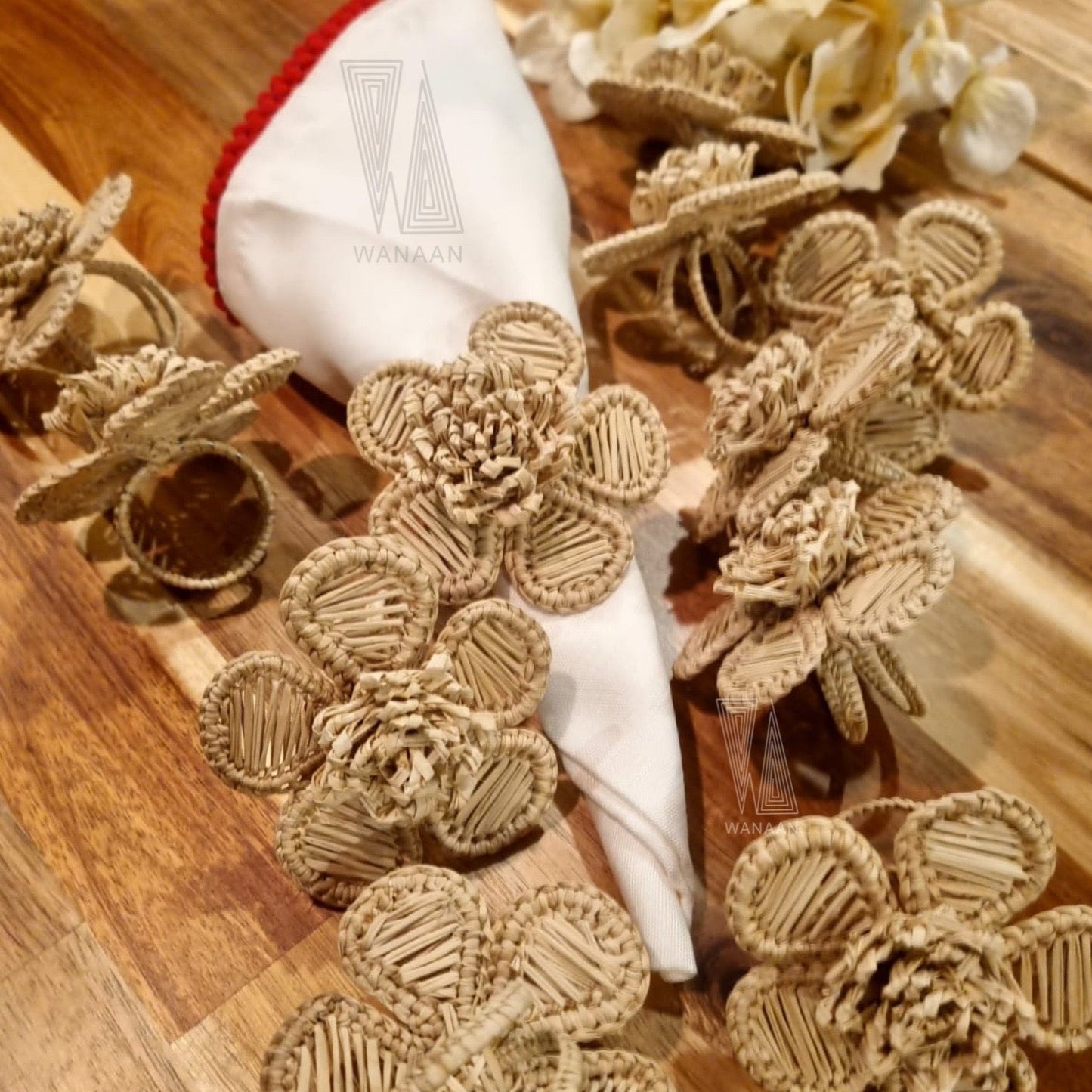 Lena Napkin Ring Style, Iraca Straw napkin ring, Handmade Napkin Ring from Colombia - Set of 4 OR 6 Napkin Rings