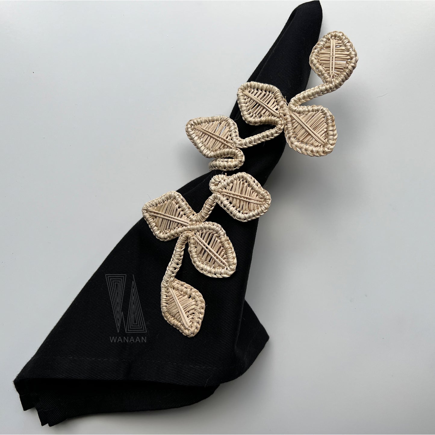Leaf Napkin Ring Style, Iraca Straw Napkin Ring, Handmade Napkin Ring from Colombia - Set of 4 OR 6 Napkin Rings